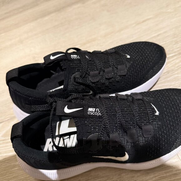 Nike(WMNS) React Escape Run Flyknit 'Black White' | Size: US 7.5 - Picture 9 of 9